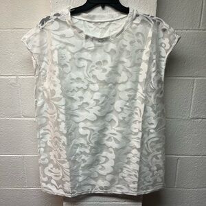 Elegant White Floral Lace shirt. XL